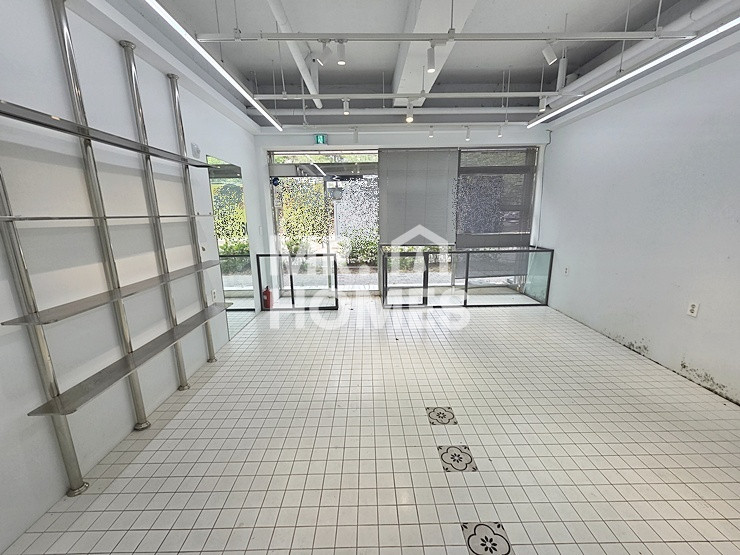 전북 전주완산구 효자동2가 효자 더샵아파트 도로변 1층상가 임대 월세 매물번호 13602 사진 1